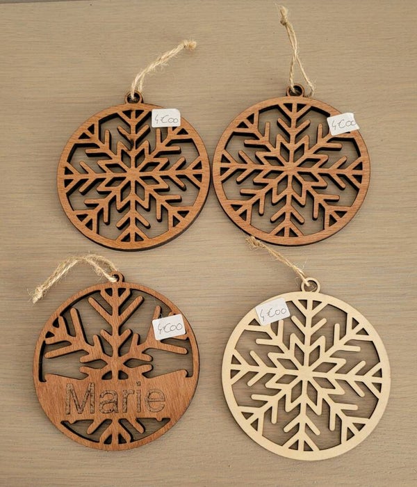Suspensions de Noël en bois – Découpées & gravées au laser