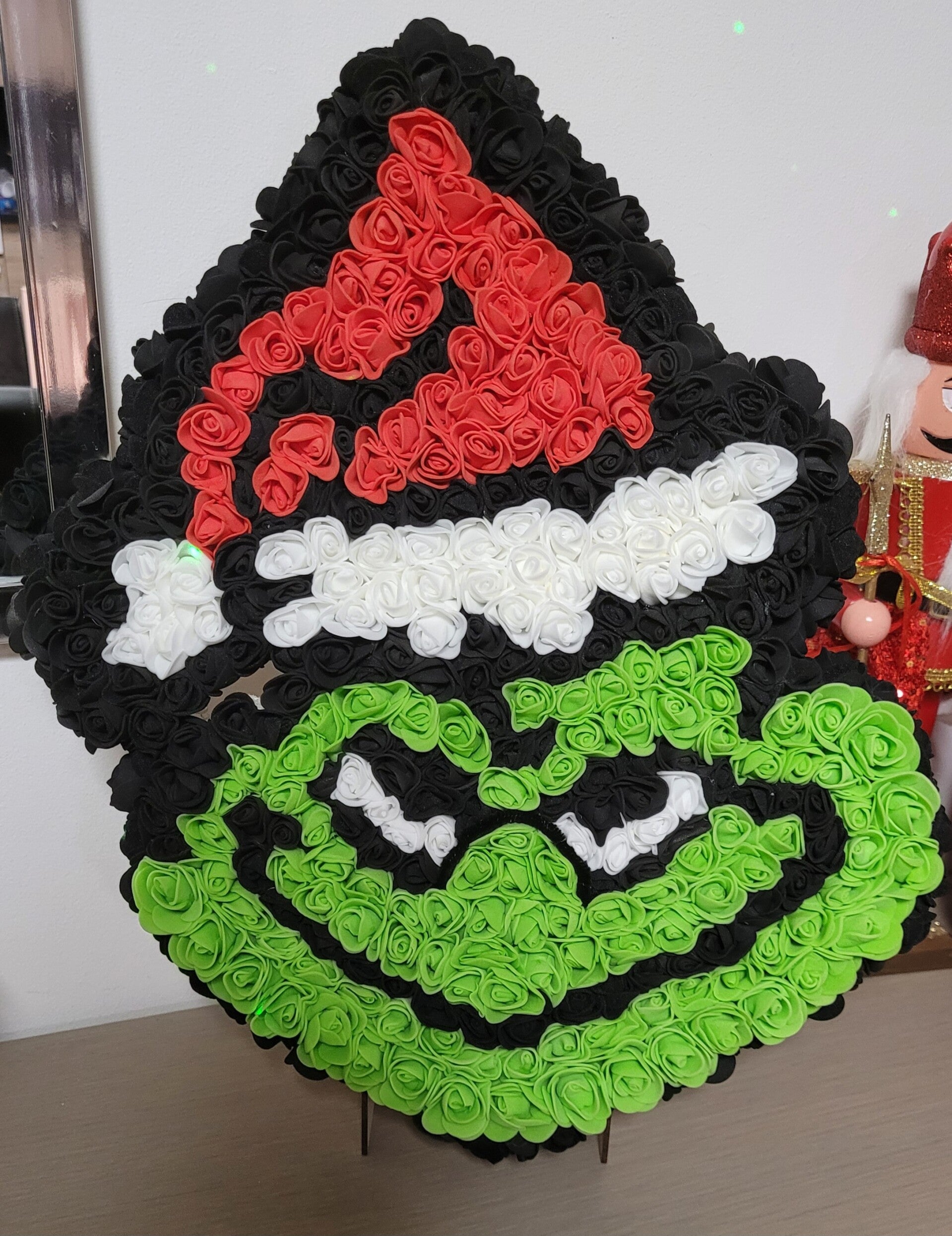 🎄 Décoration de Noël – Le Grinch en fleurs en mousse