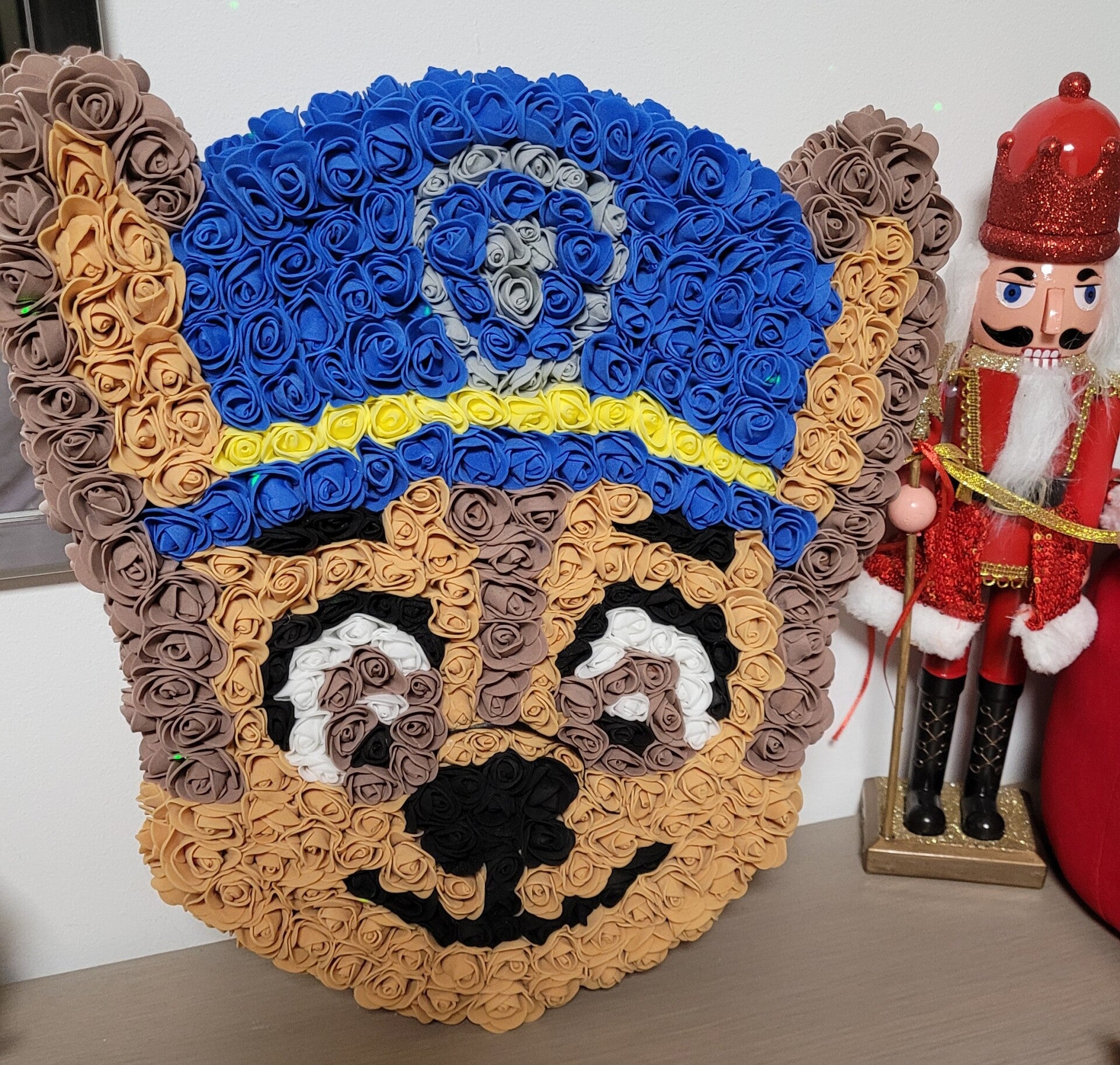 ✨ Décoration murale Chase – Fleurs en mousse faites main