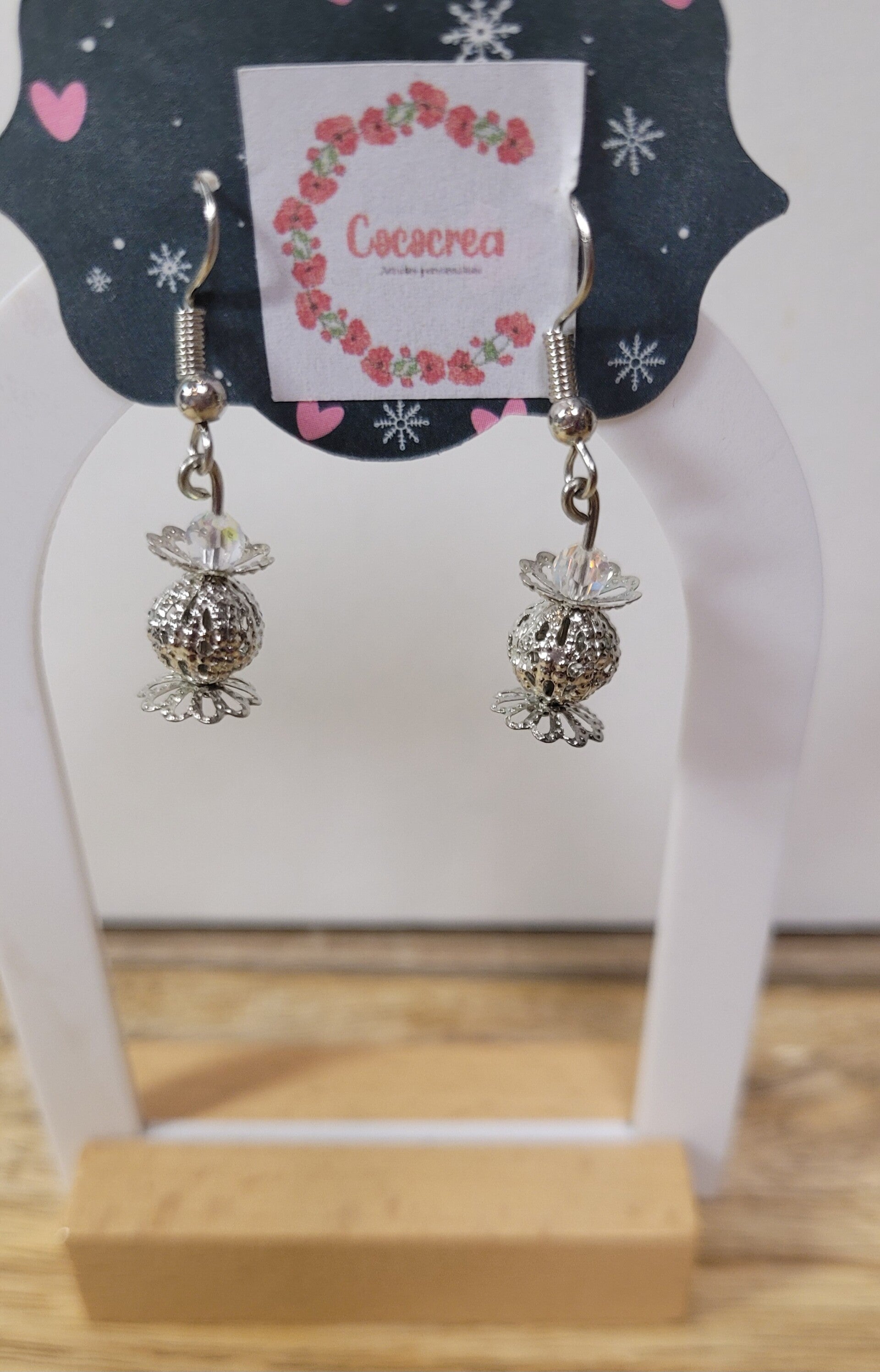 Boucles d’oreilles perles argentées et cristal violet – Élégance lumineuse