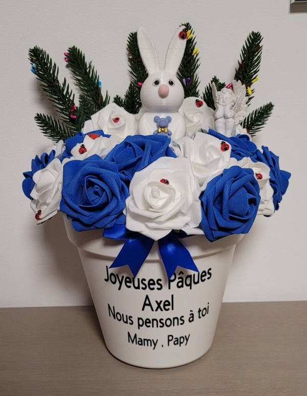 Composition de Pâques personnalisée pour monument funéraire – Lapin et roses décoratives