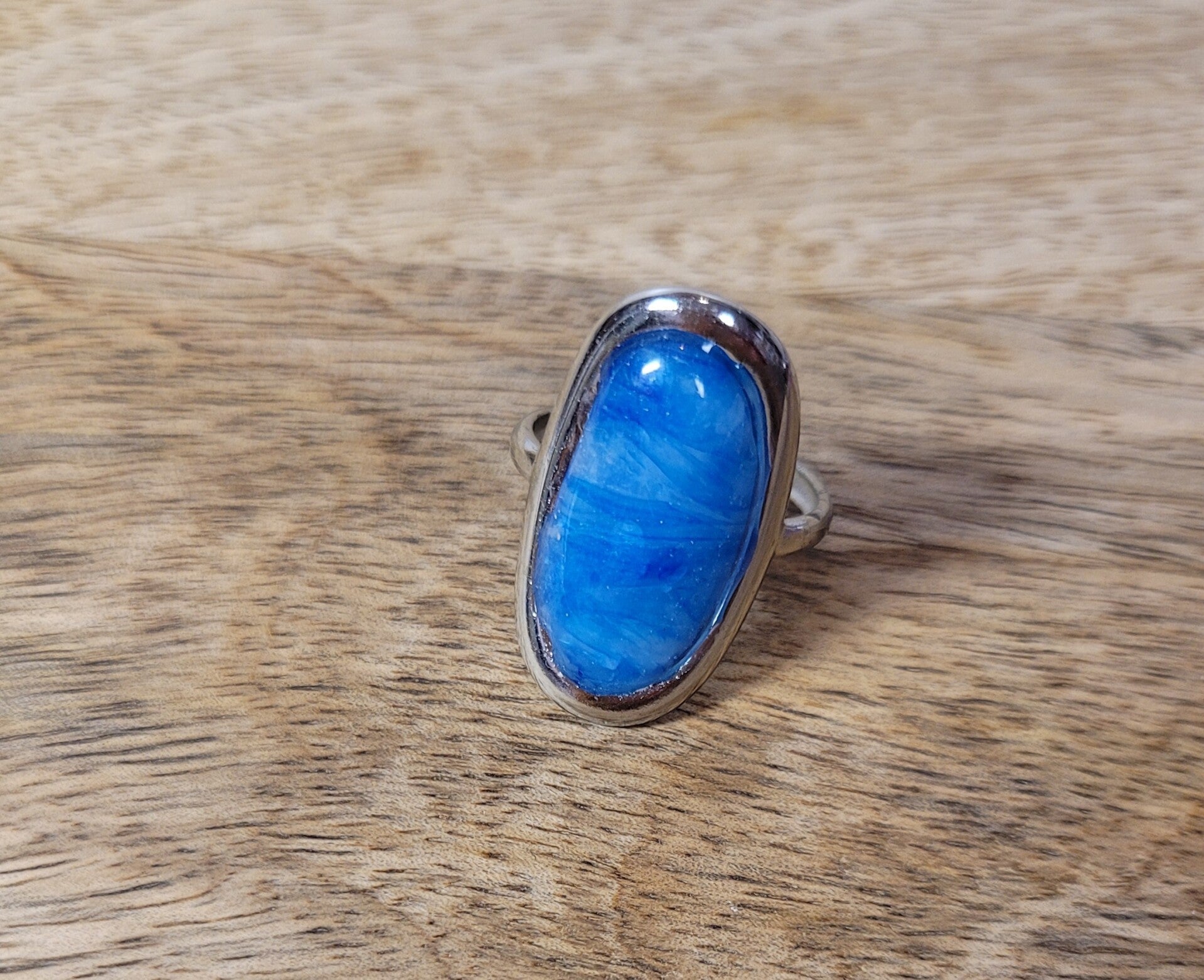 Bague en acier inoxydable avec pâte Fimo et finition résine – création artisanale