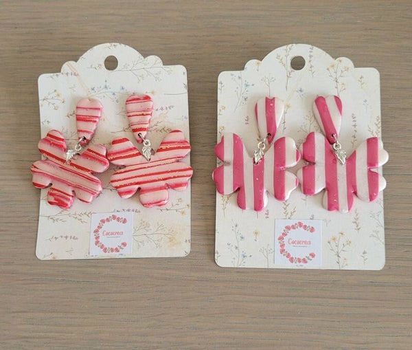 Boucles d’oreilles fleurs en pâte polymère – Rayures roses – Finition résine – Fait main