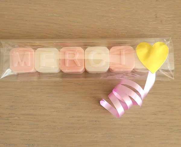 🌸 Fondants parfumés lettres “MERCI” – Amande Cerise 🌸