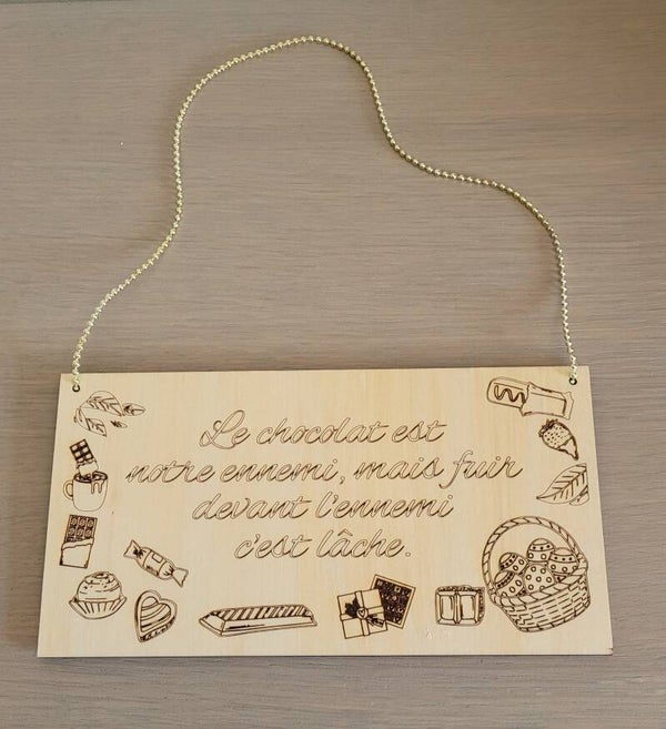 Plaque décorative en bois gravée – Citation chocolat