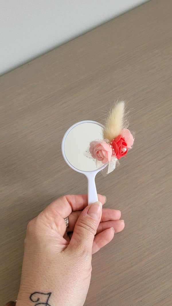 Petit miroir personnalisé fleuri – Cadeau invité, maîtresse, ATSEM, AESH, nounou