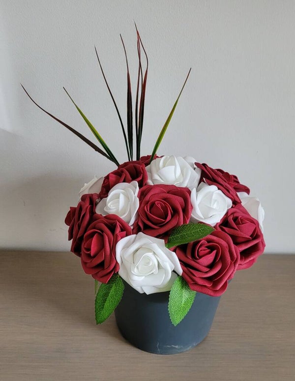 🌹 Pot de roses décoratif fait main – Décoration florale en mousse