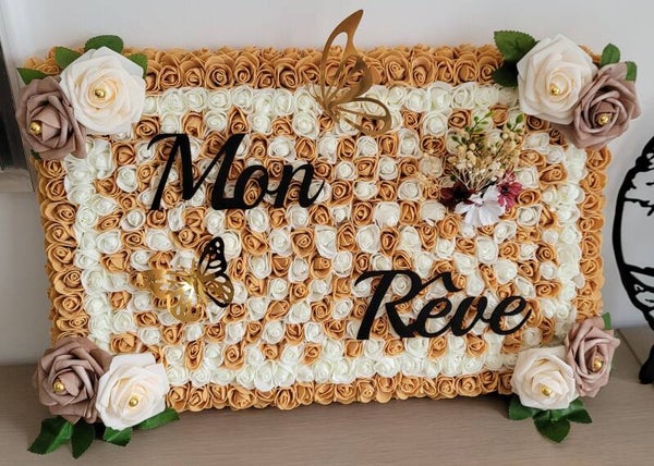 Décoration florale personnalisée "Mon Rêve" – Roses en mousse