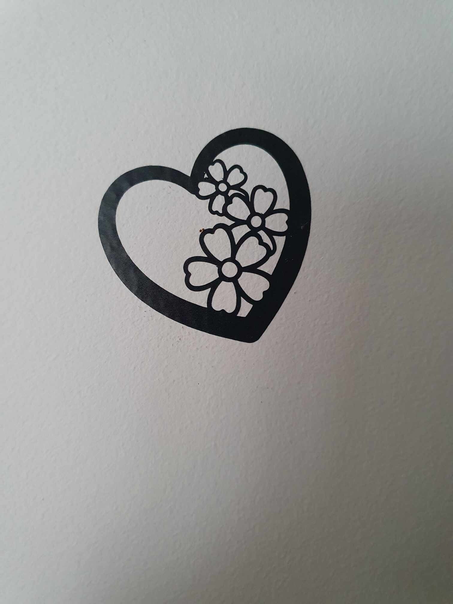 Sticker cœur fleuri – Déco murale ou interrupteur