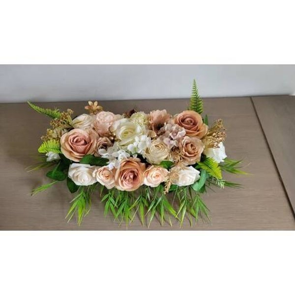 Centre de table floral beige et blanc  Création artisanale