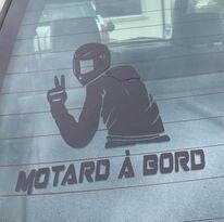 Sticker "Motard à bord" fait main avec la Cricut.