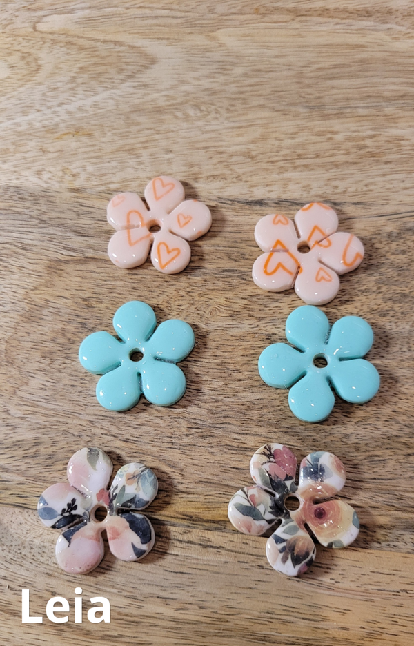 Pampilles Leia – Boucles d’oreilles fleurs en pâte polymère fait main