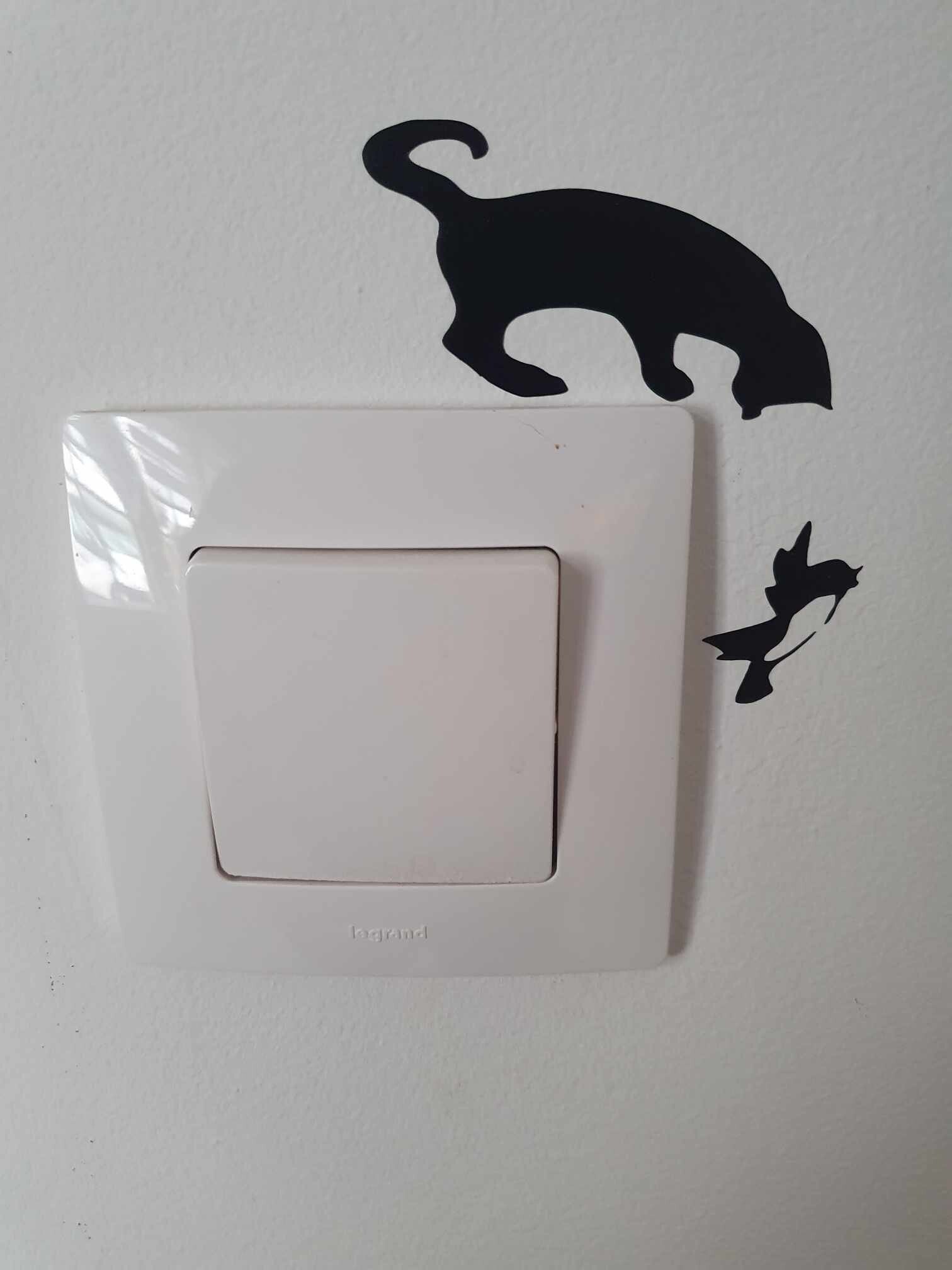 Sticker bouton – Chat et papillon