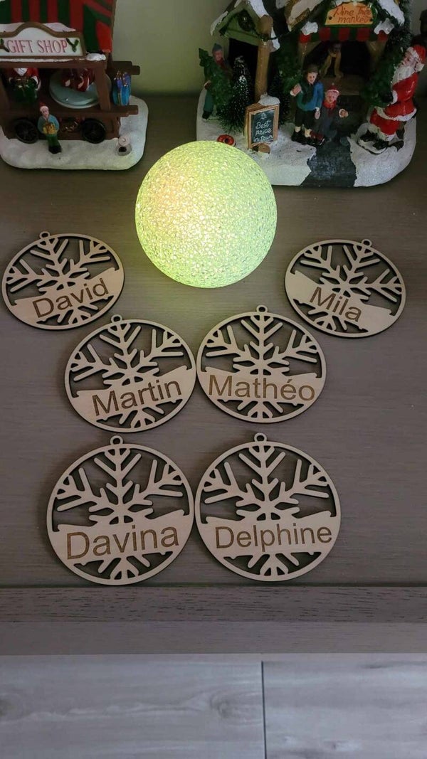 Boule en bois personnalisée – Prénom