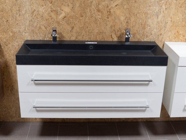 Er wordt momenteel geboden op  kavel nr. 027 =