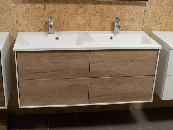 Er wordt momenteel geboden op  kavel nr. 030 =