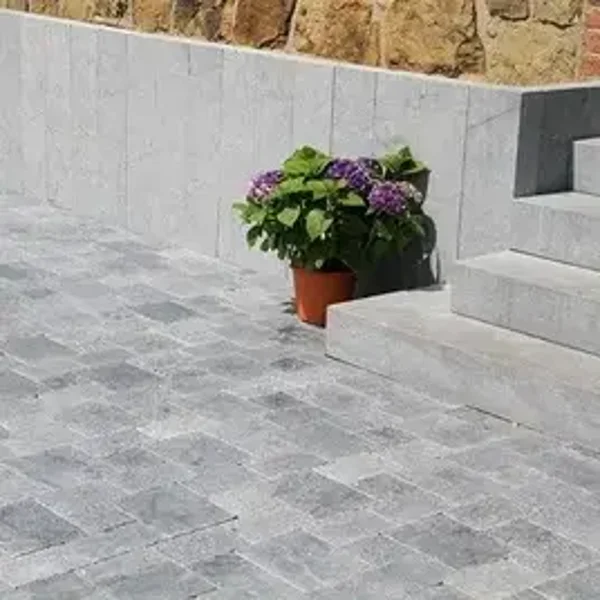 Palissades en pierre bleue