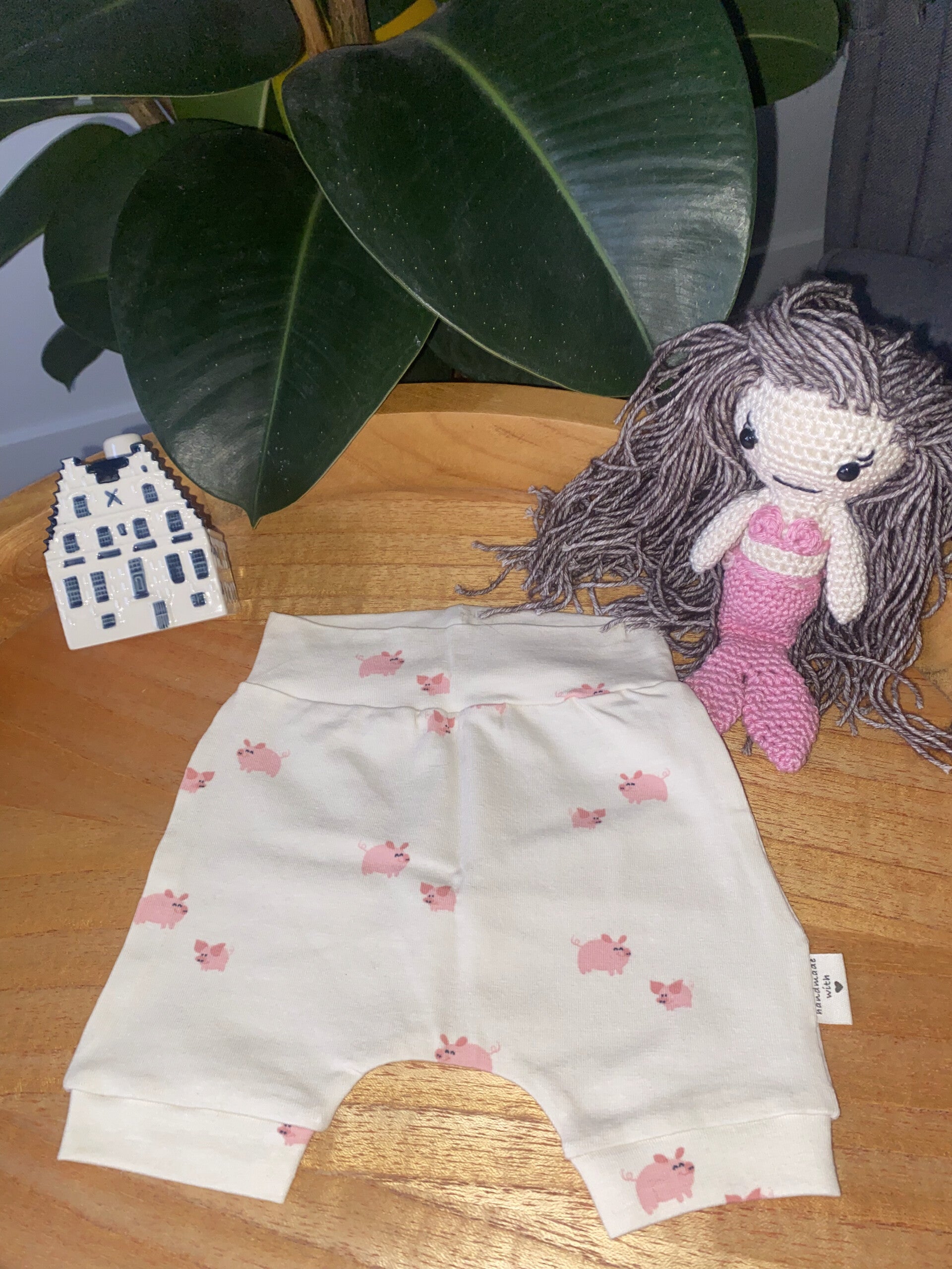 Kort baby broekje biggetje