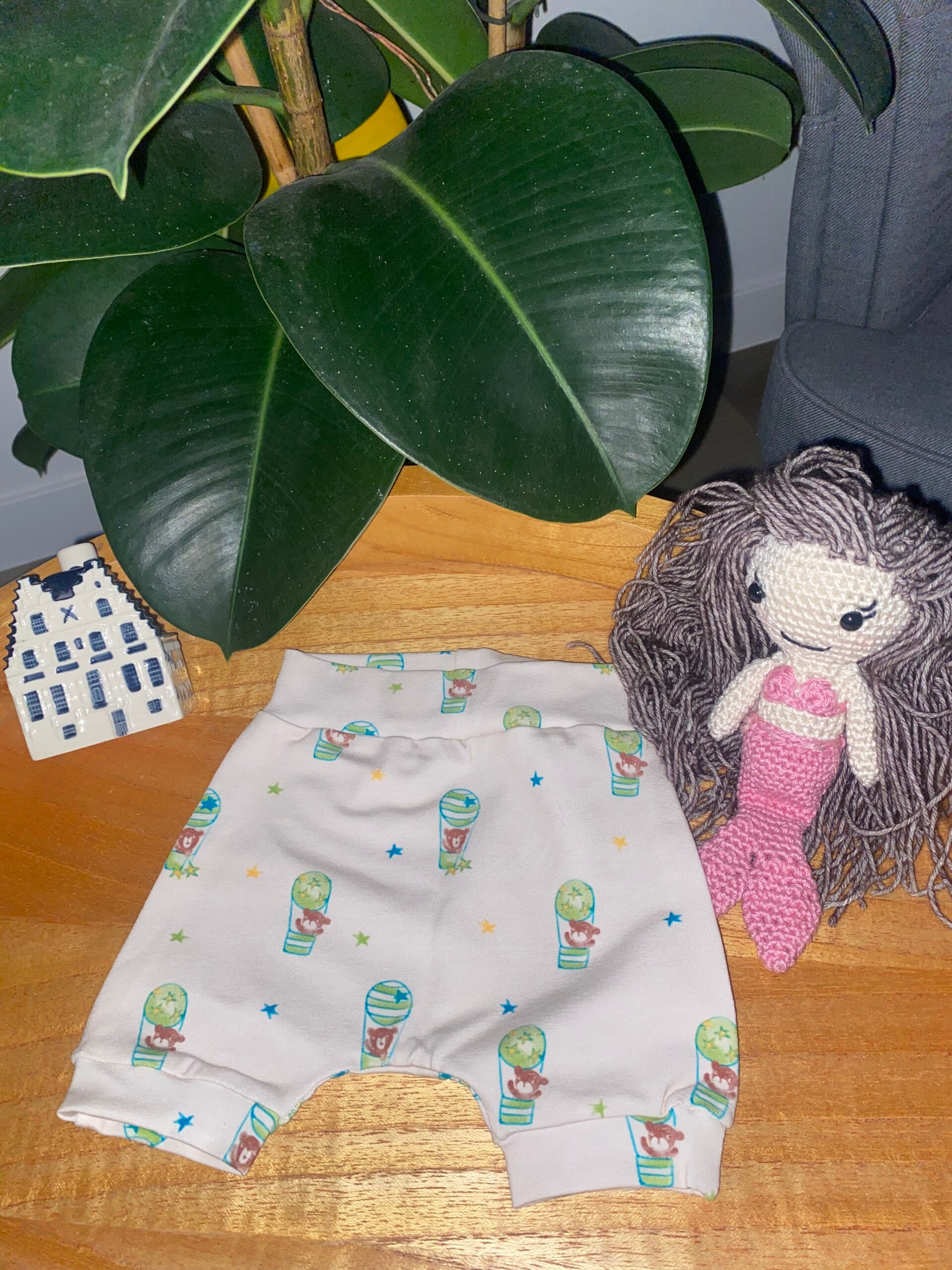 Kort baby broekje beertjes