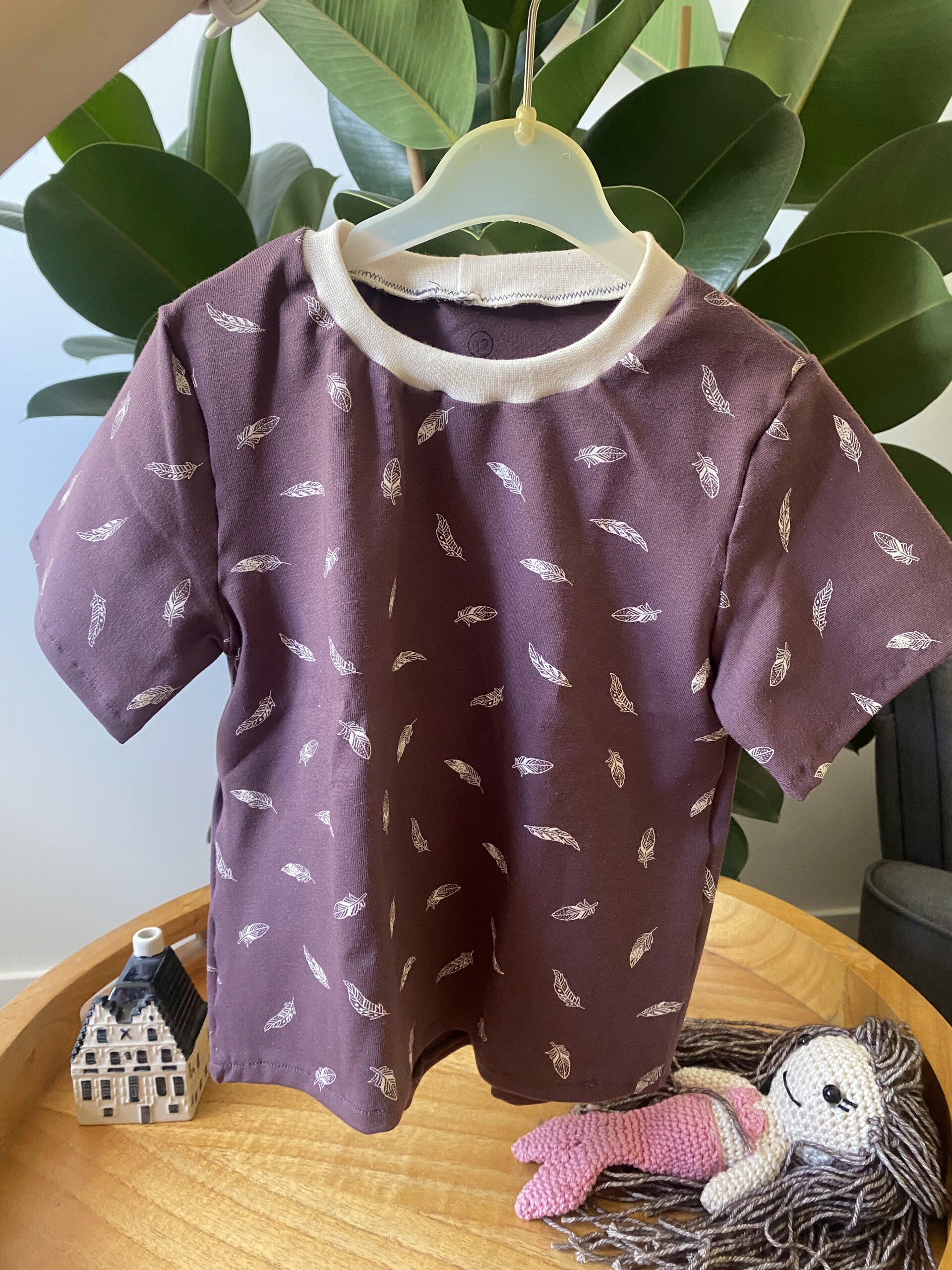 T-shirt met veertjes