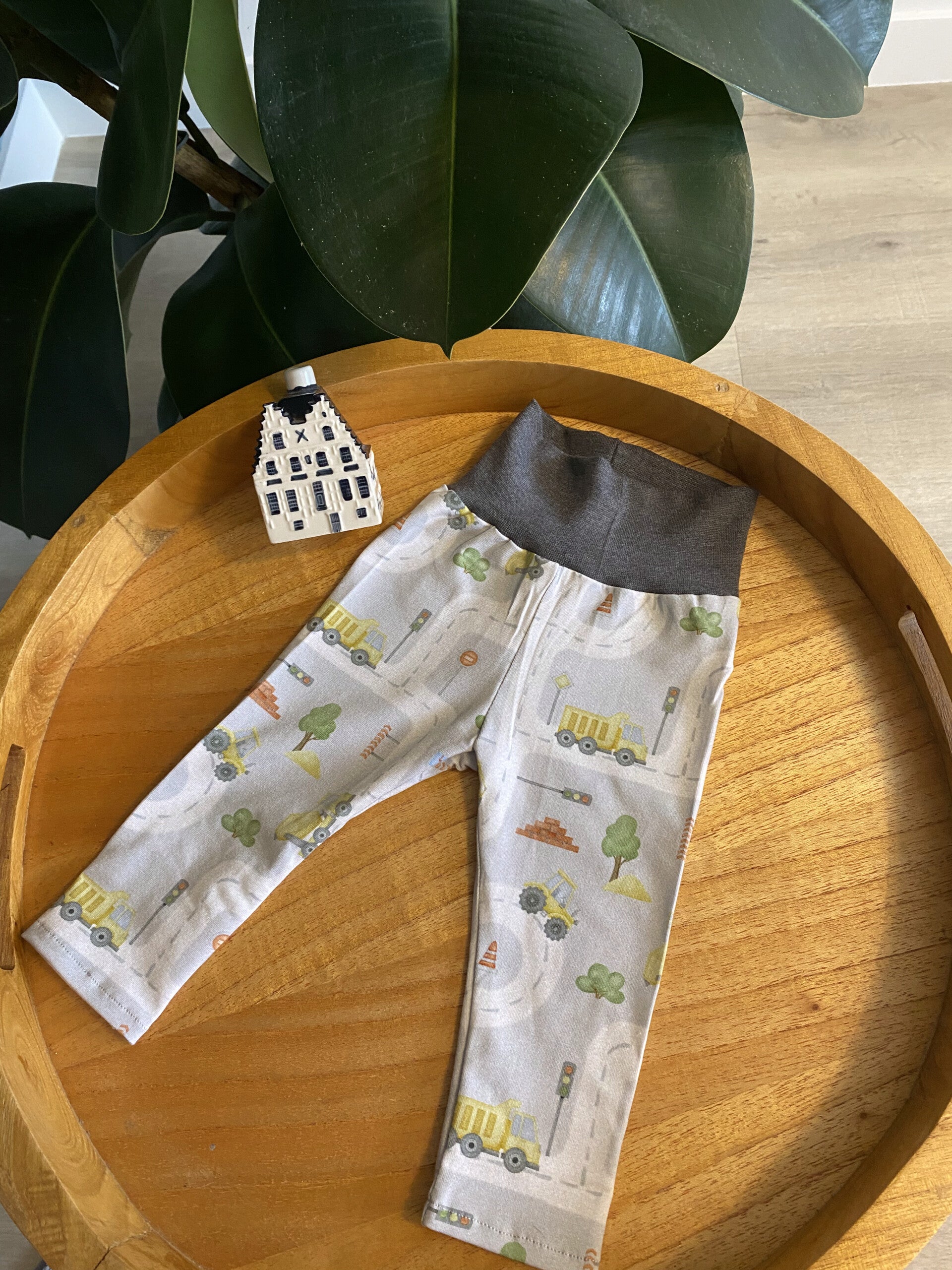 Baby legging bouwvoertuigen print
