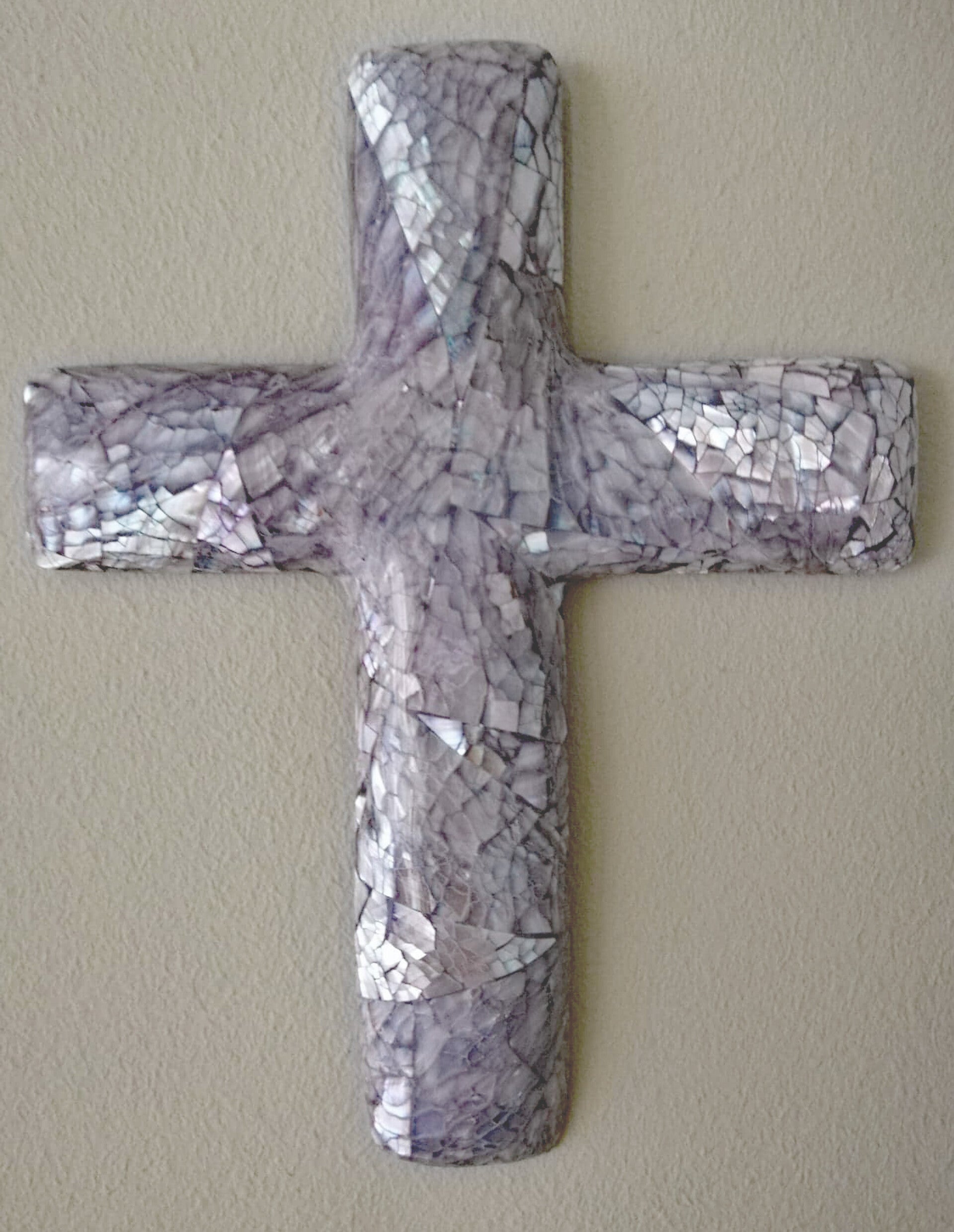 Kruisje wand in parelmoer