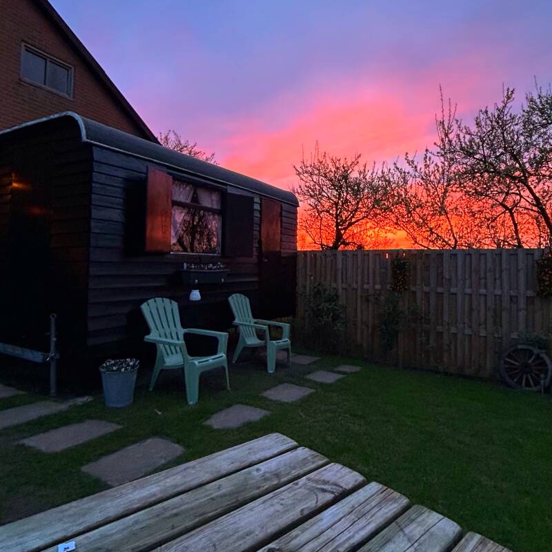 Pipowagen met zonsondergang