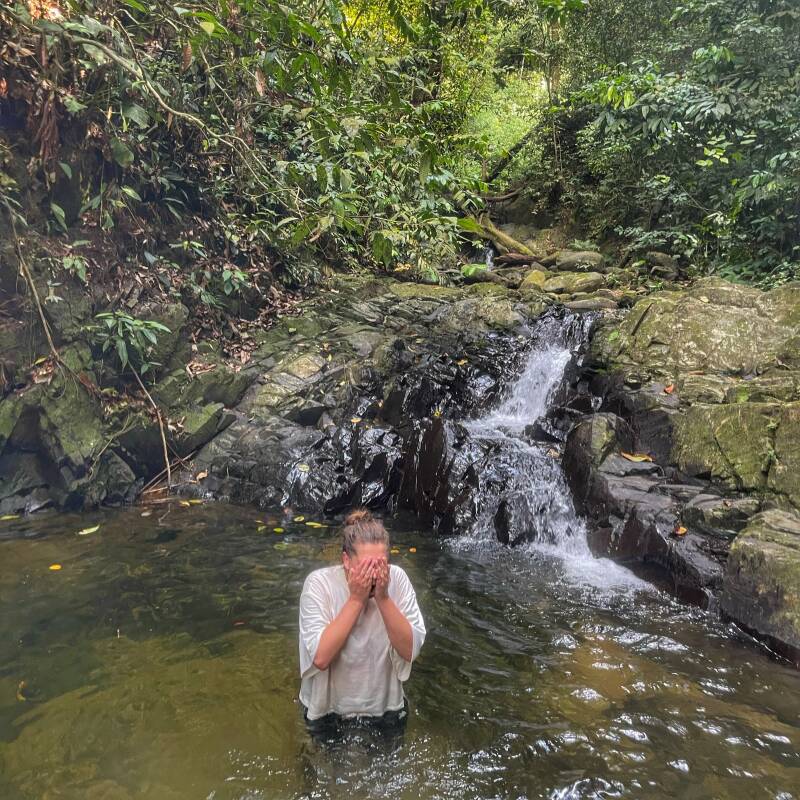 afkoelen bij de waterval