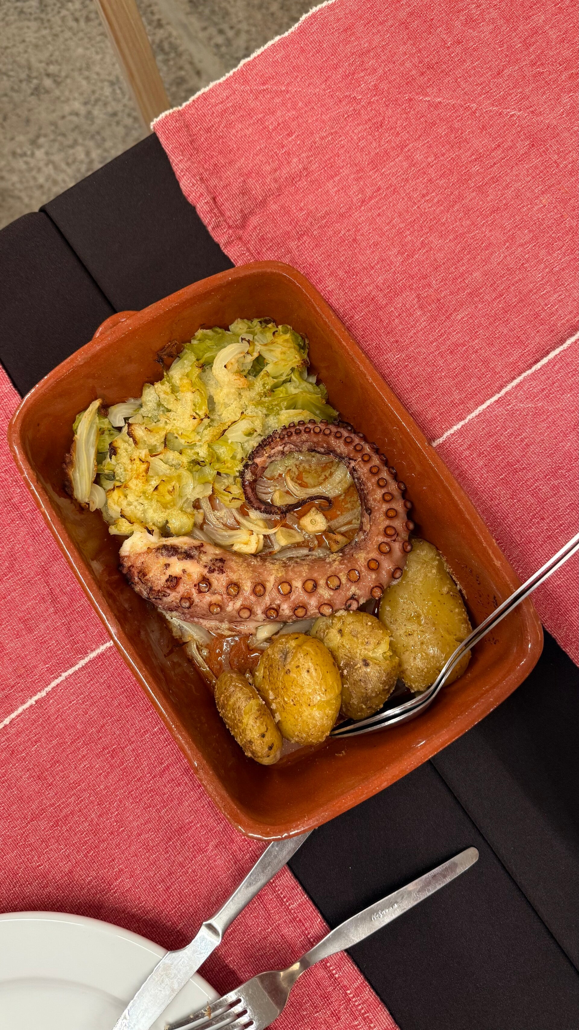 Arco Dona Antónia: Dineren in de kelder