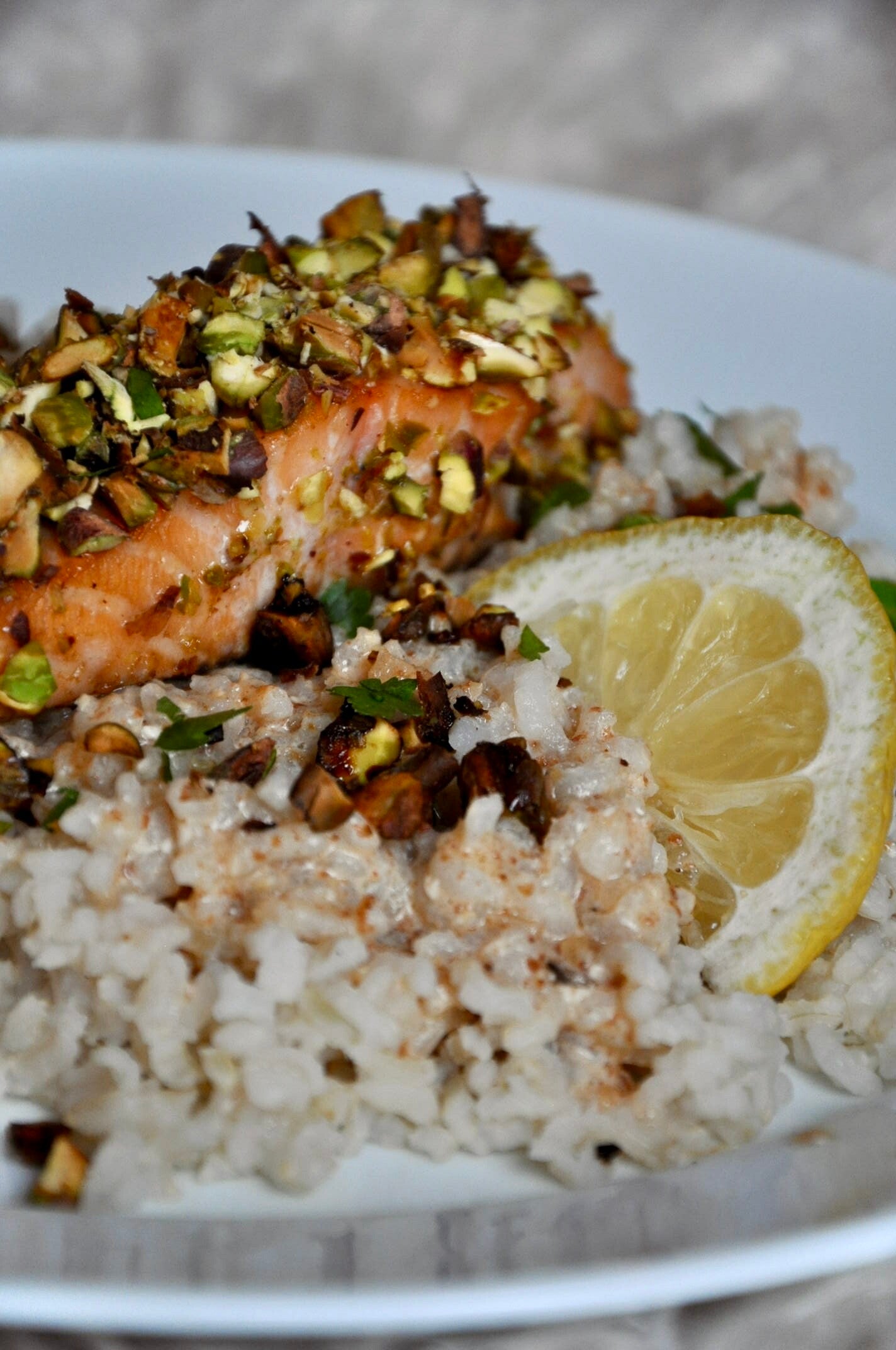 Gebackener Lachs mit Pistazienkruste / Hauptgerichte / Rezepte | JOJOS ... Gebackener Lachs mit Pistazienkruste / Hauptgerichte / Rezepte | JOJOS ...