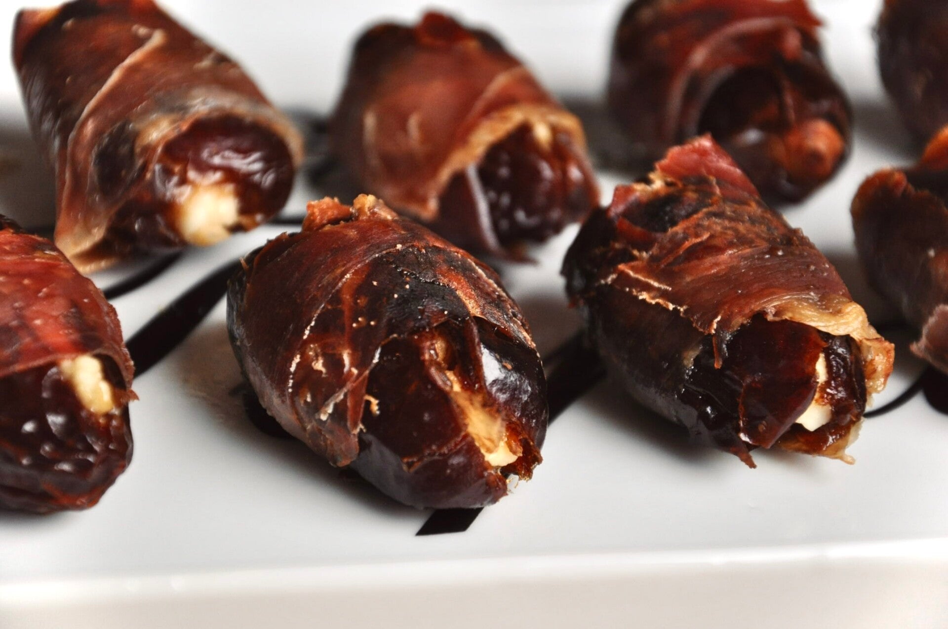 Gefüllte Datteln im Speckmantel / Rezepte | JOJOS SOULFOOD Gefüllte Datteln im Speckmantel / Rezepte | JOJOS SOULFOOD
