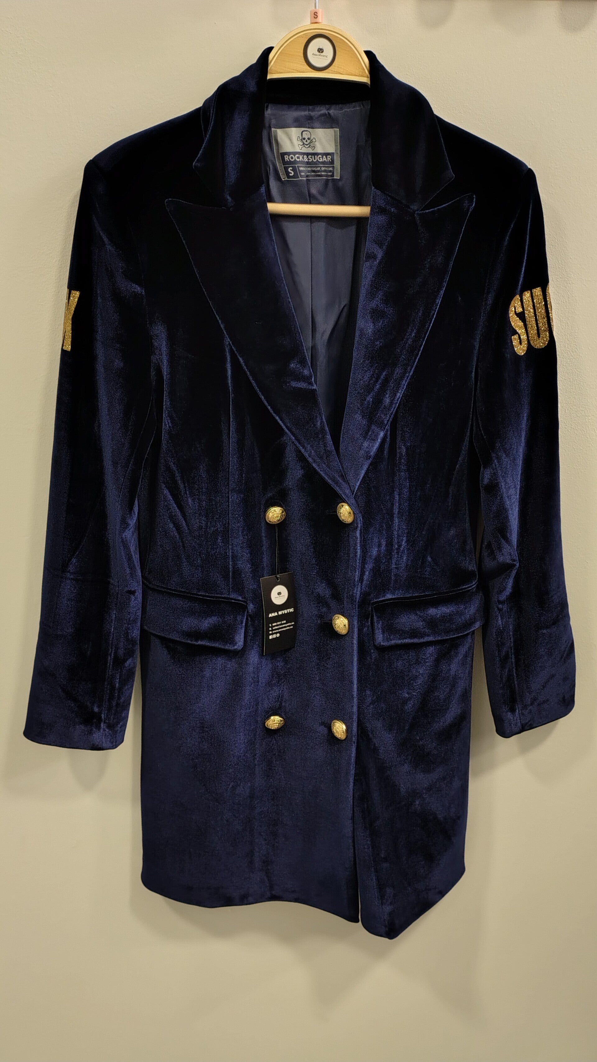 Levita terciopelo Fakemous