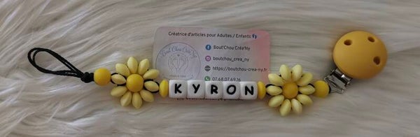 Attache tétine en silicone fleur avec prénom