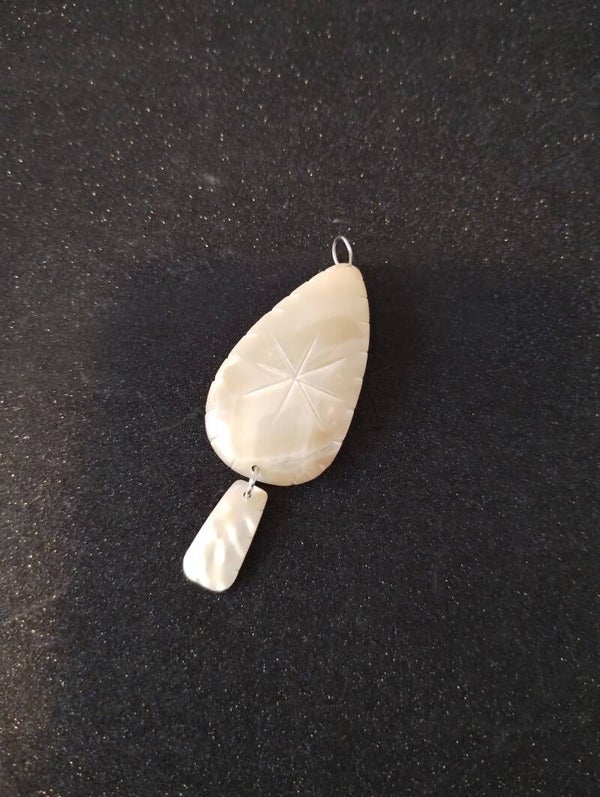 Vintage parelmoer schelp hanger