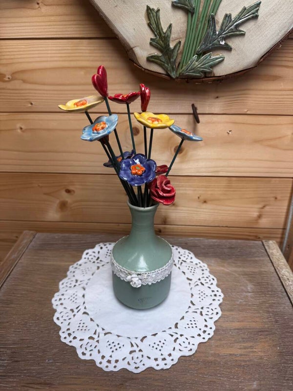 Vaasje bloemboeket met hartjes