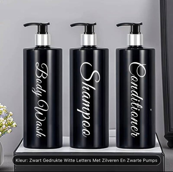 een set van 3 pompflessen zwart/zilver met tekst 500 ml, zeep dispenser kunststof, navulbare shampoo fles.
