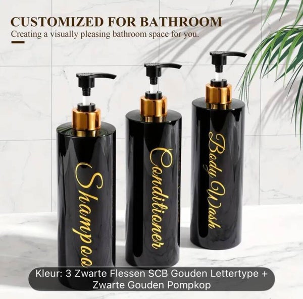 een set van 3 pompflessen zwart/goud met gouden tekst 500 ml, zeep dispenser kunststof, navulbare shampoo fles.