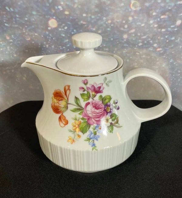 Mid-20th Century East German Floral Porcelain Creamer – DDR Marked (c. 1950s–1970s)