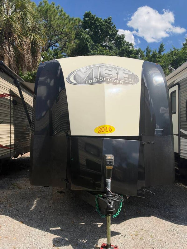 2016 Forest River Vibe (2 cuartos )