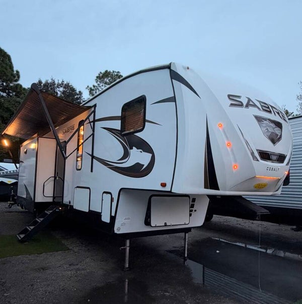 2023 Sabre (2 cuartos,2haños completos )Pendig