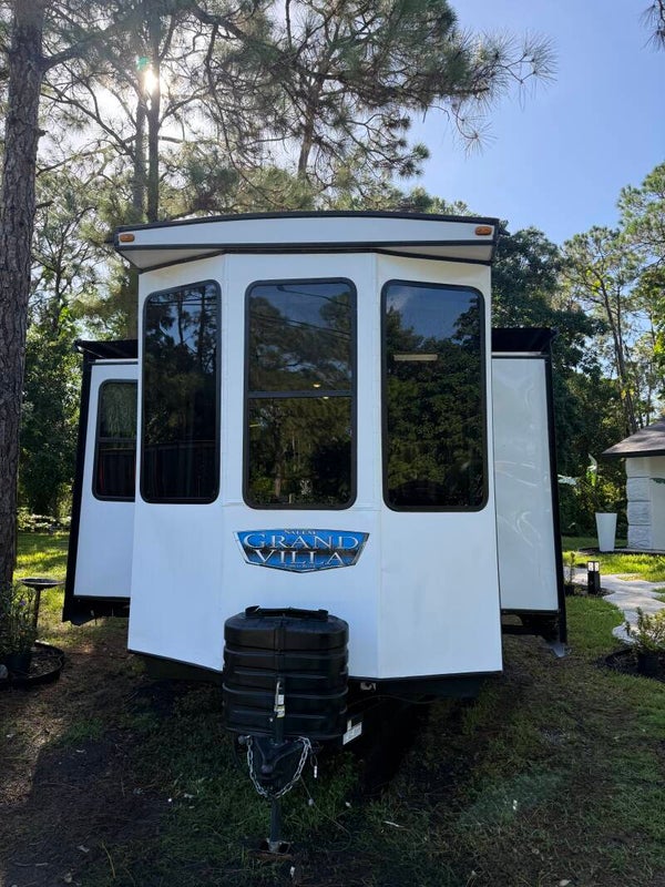 2024 Grand  Villa (2 pisos )Pending