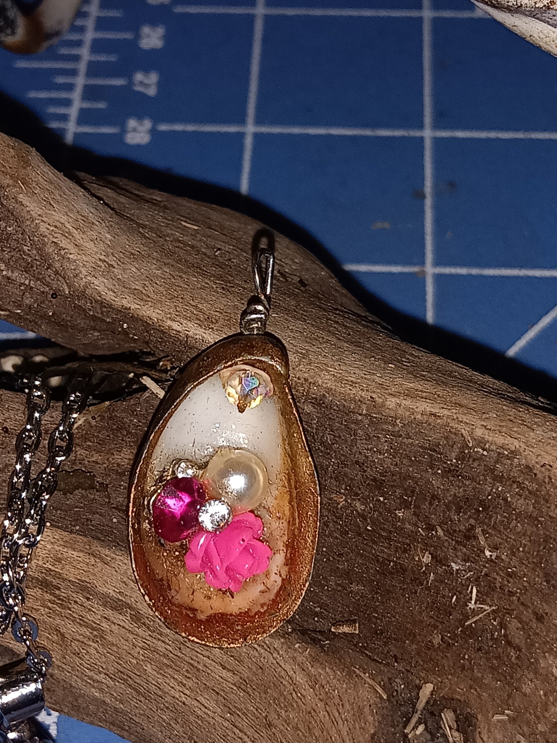 sea shell ruby, diamonds and roses.