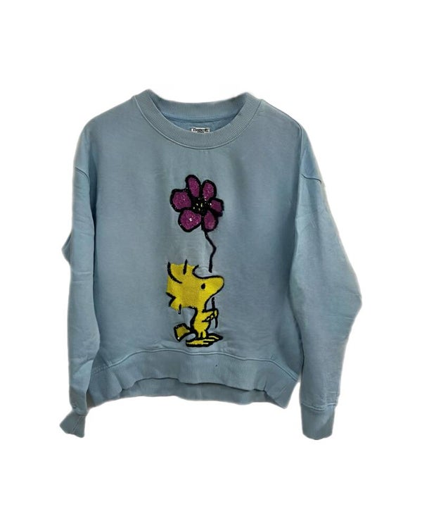 Essentiel Antwerp x Peanuts™ blauwe sweater – unieke designer samenwerking met Snoopy