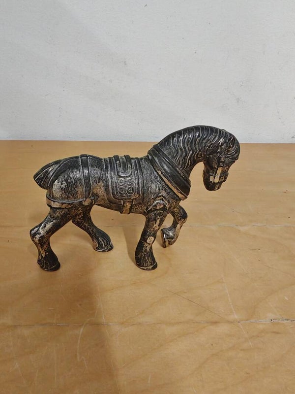 Oud Gegoten Metalen Beeldje van Trekpaard | Landelijk Vintage Decoratie & Verzamelaarsobject