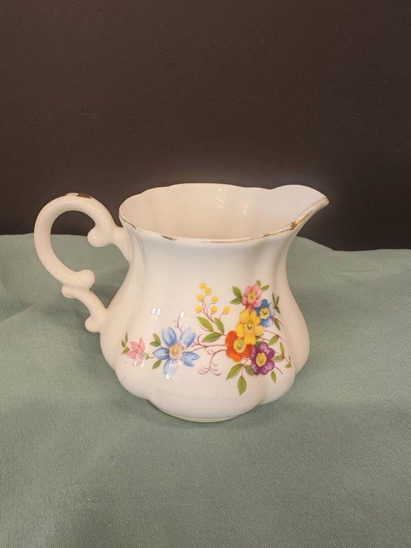 Vintage Abbeydale Derbyshire Melkkannetjes – Charmante Engelse Porseleinen Verzamelobjecten
