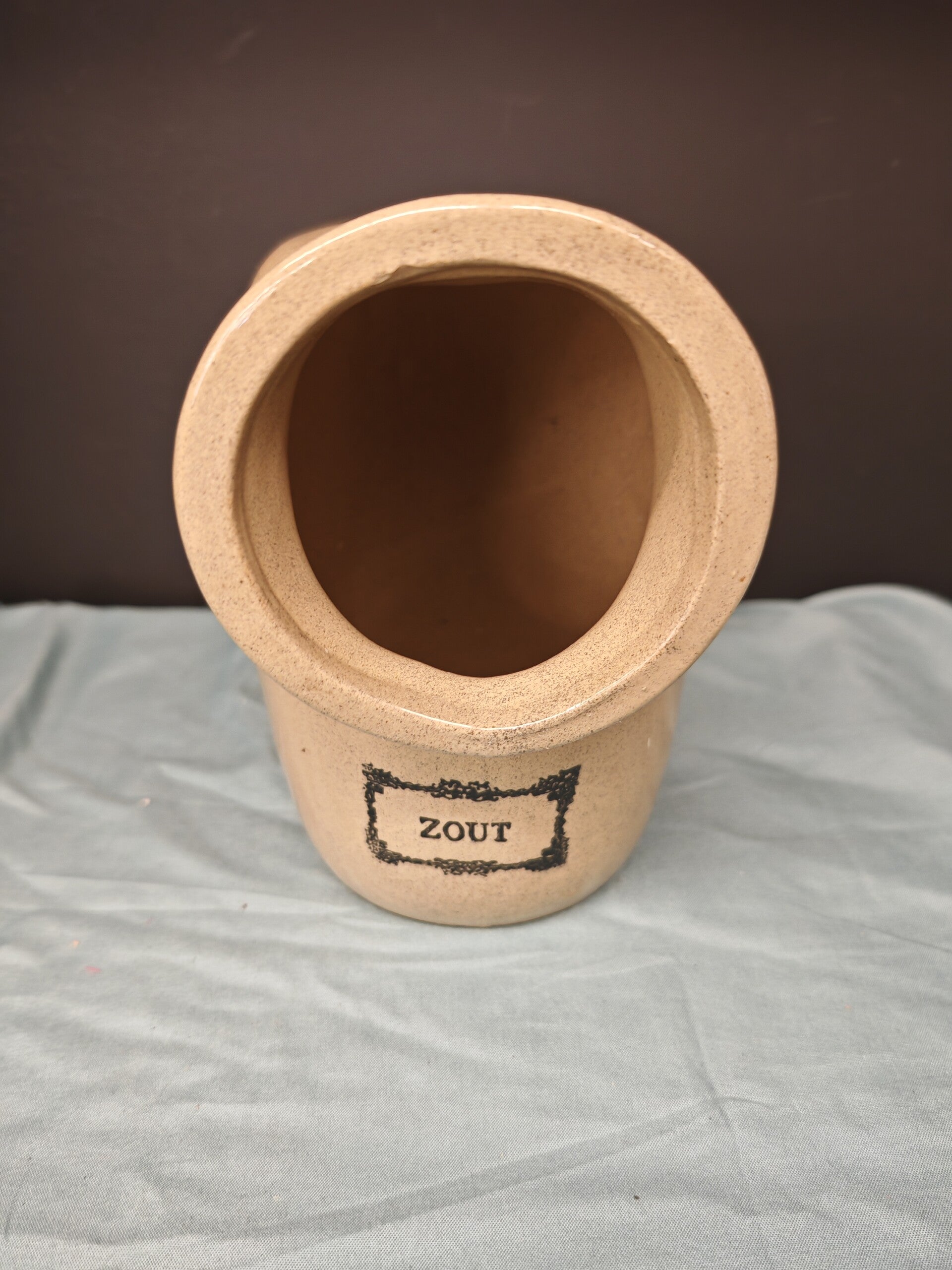 Stoneware Moira Staand Zoutvat – Landelijk & Authentiek Keukenaccessoire