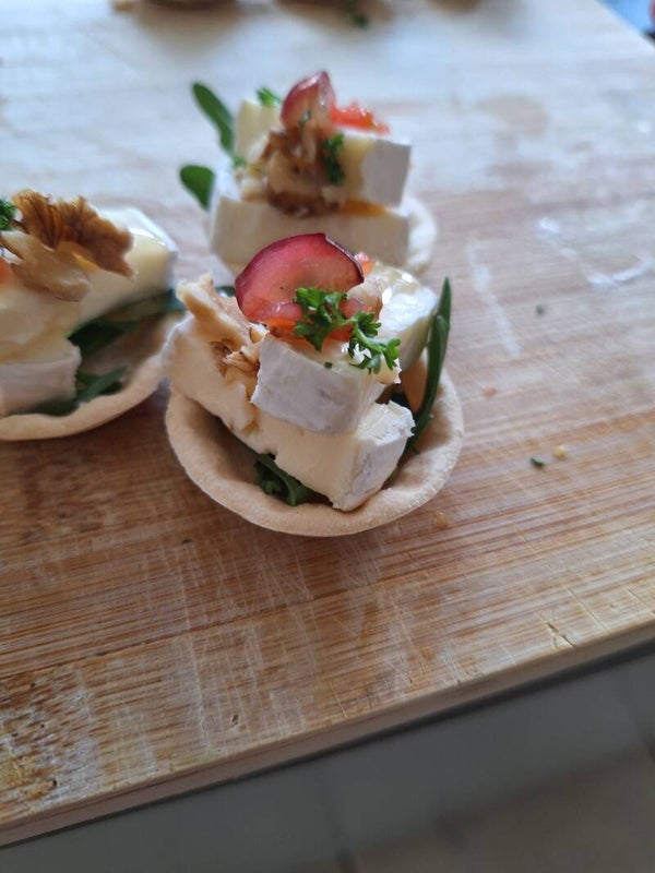 Krokantje met Brie, honing en walnoot