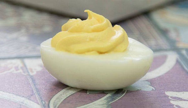 Gevuld ei met Schrobbeler