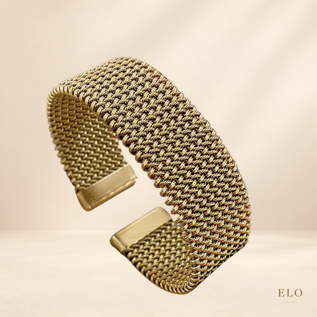 ROMY – Bracelet manchette doré en maille tressée