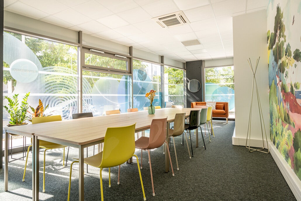 Salle de formation moderne et accueillante